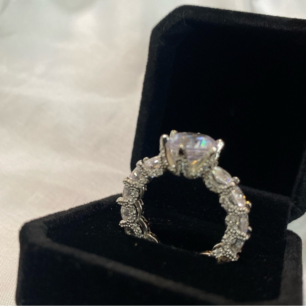 Luxurious Vintage Style Exaggerated Zirconia Ring Size 10 - Picture 1 of 8